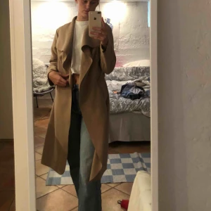  - höstkappa. köpt i london så vet ej märke. använd några gånger men bra skick ändå  