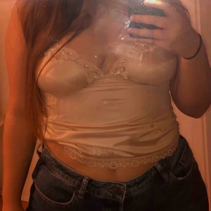  - Jätte snyg satin sexy line, bara provad och aldrig används ! Kan skicka fler bilder! 💕 