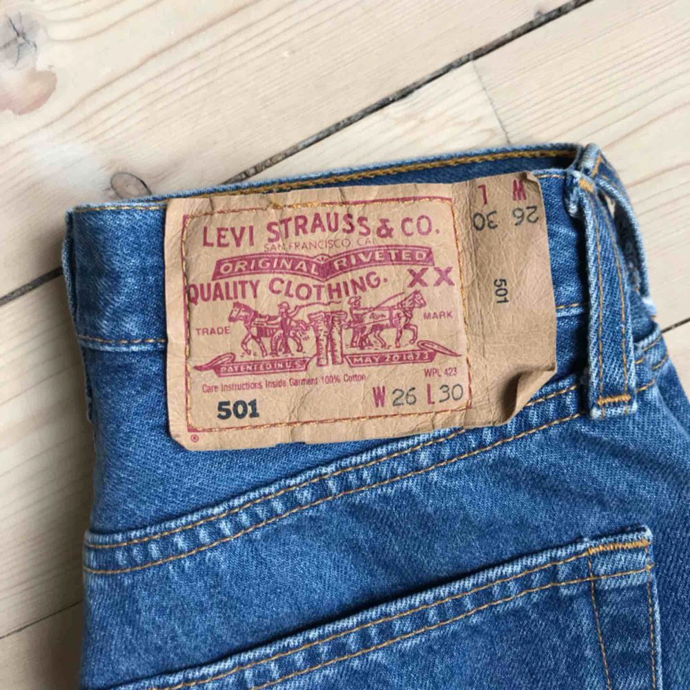 Vintage Levis 501, stl 26/30. Jättefin färg.. Jeans & Byxor.