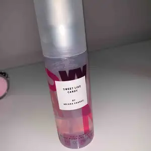 Hair mist Ariana Grande Sweet like Candy, typ 1/3 använd så kanske 100 ml kvar Köpare står för frakt