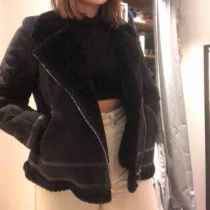  - Världens skönaste jacka ifrån Cubus. Är i fint skick och jätte mysig till hösten/vintern. Möts upp eller så står köparen för frakt