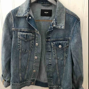  - Snygg Oversized jeansjacka i storlek XS men är med som en S/M