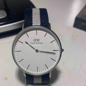  - Fin Daniel Wellington klocka i bra skick!