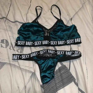  - En jätte fint sätt med bh och trosor. Helt nya och oanvända Köparen står för frakten 