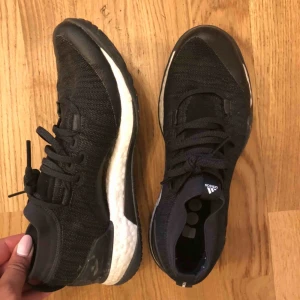  - ADIDAS boost från förra året, supersköna träningsskor i bra skick