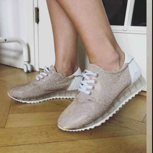  - Glittriga sneakers. Använda en gång.