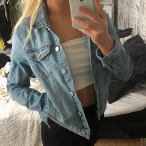 Jeansjacka zara, S - Jättefin jeansjacka från zara, knappt använd