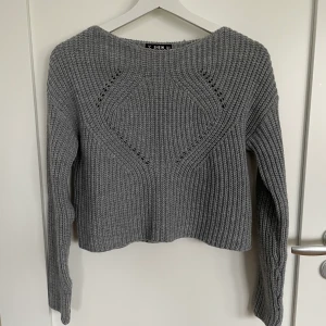 Mysig tröja XS - Säljer min knappt använda supermysiga tröja som jag köpt på shein förra vintern, säljer då den inte kommer till användning. Pris kan diskuteras, köpare står för eventuell frakt☺️💕