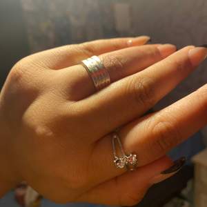 silver ringar, S/M ringarna kan vara vart som helst! 💕