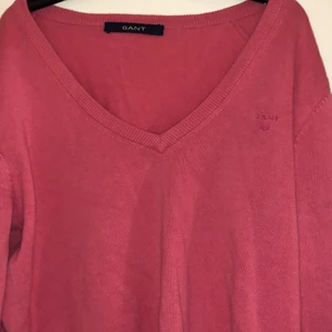 Gant tröja - Säljer en rosa gant tröja för 100kr! Storleken är M men passar L oxå! 100kr+ frakt!