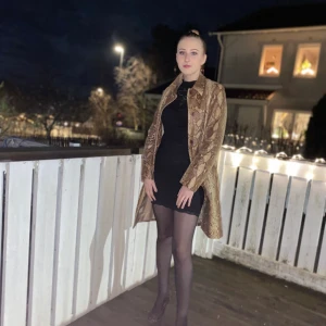 Skin jacka  - Jacka som liknar orm grej😂😂 fin och skön 