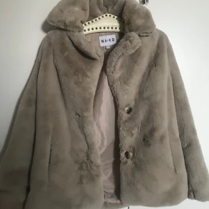 Jacka från nakd - Fluff jacka från nakd storlek 32 men skulle säga att det är 34