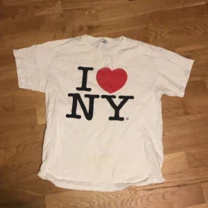 Klassisk new york tröja - Snygg new york ”merch” i fint skick, skulle gissa på strl M/L!