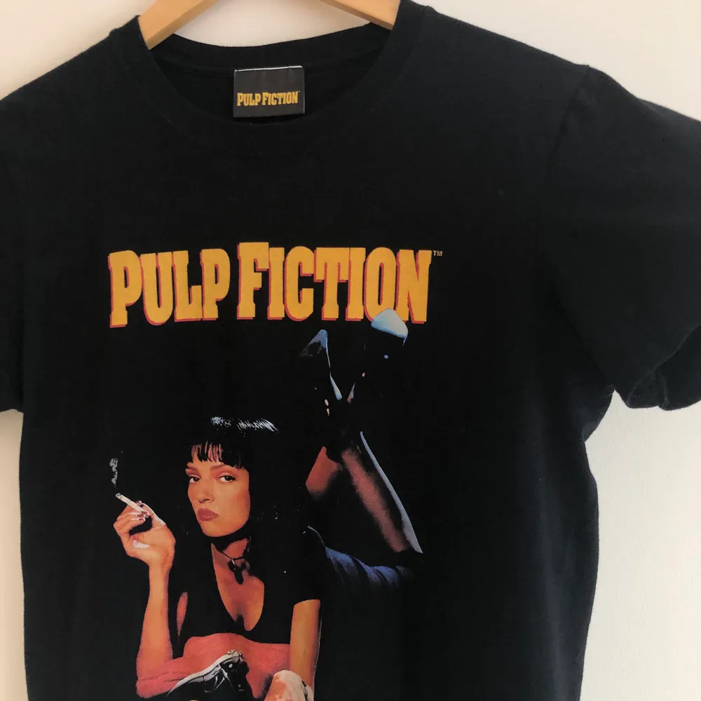 najs pulp fiction tisha😁 storkek S. frakt ingår, spårbar🤍. T-shirts.