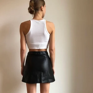 Kjol i skinnimitation - Med dragkedja 