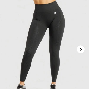 Träningstights gymshark - Svarta vital seamless leggings från gymshark. Sparsamt använda. Nypris 550kr säljes för 300kr😊 