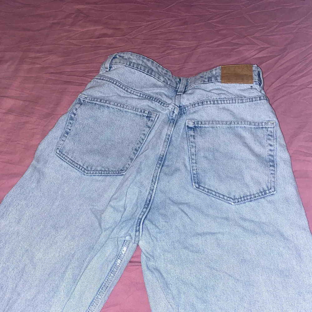 Vida jeans från weekday . Jeans & Byxor.