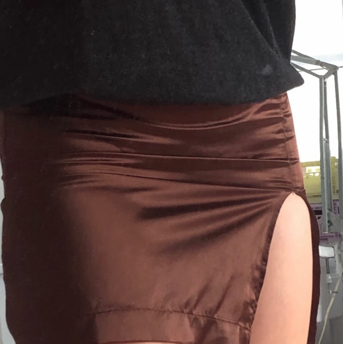 Na-kd satin nederdel