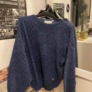 Tröja - En super fin blå stickad tröja som ej kommer till användning för mer info kontakta mig