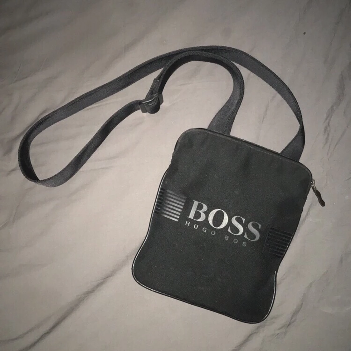 Hugo boss axelväska 