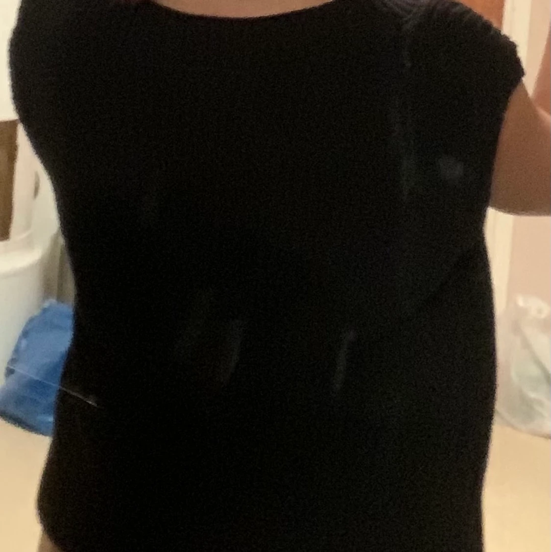 Stickad svart väst  - 90