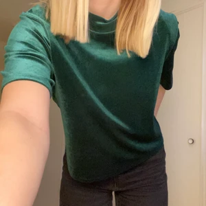 Gina Tricot Sammetstopp  - Topp i sammet från GinaTricot✨✨ 