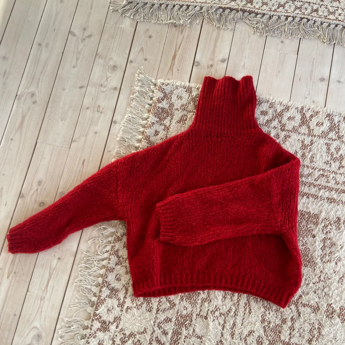 Stickad tröja med polokrage