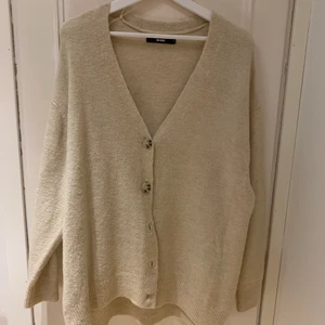 Kofta Bikbok - Fin kofta från bikbok, använd ett fåtal gånger så i gott skick. Storlek S