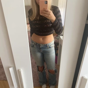 Hm topp - Topp från h&m croppad i spets som är så snygg!!!!! Nästan oanvänd 💖💖💘