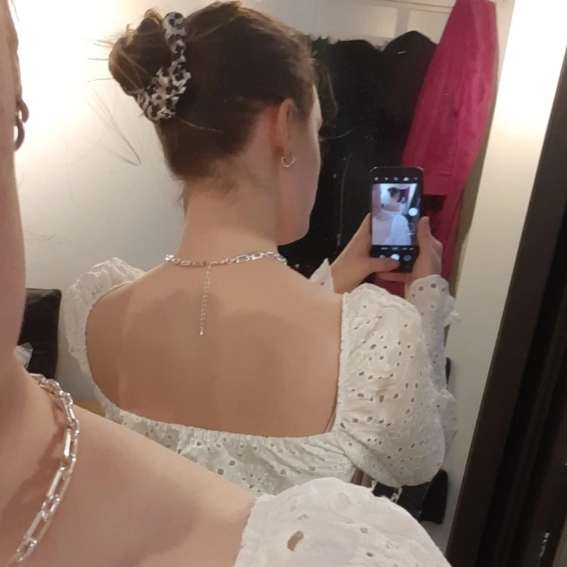 Vit klänning med puffärmar - 91