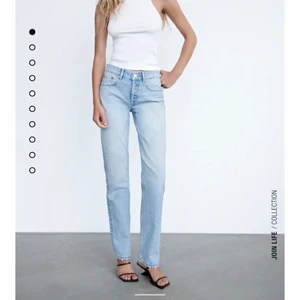 Jeans straight - Säljer dessa fina low waist jeansen från zara, aldrig använda pga att dom va försmå för mig! Storlek 36 men sitter som 34, så dom är alltså i gott skick💖