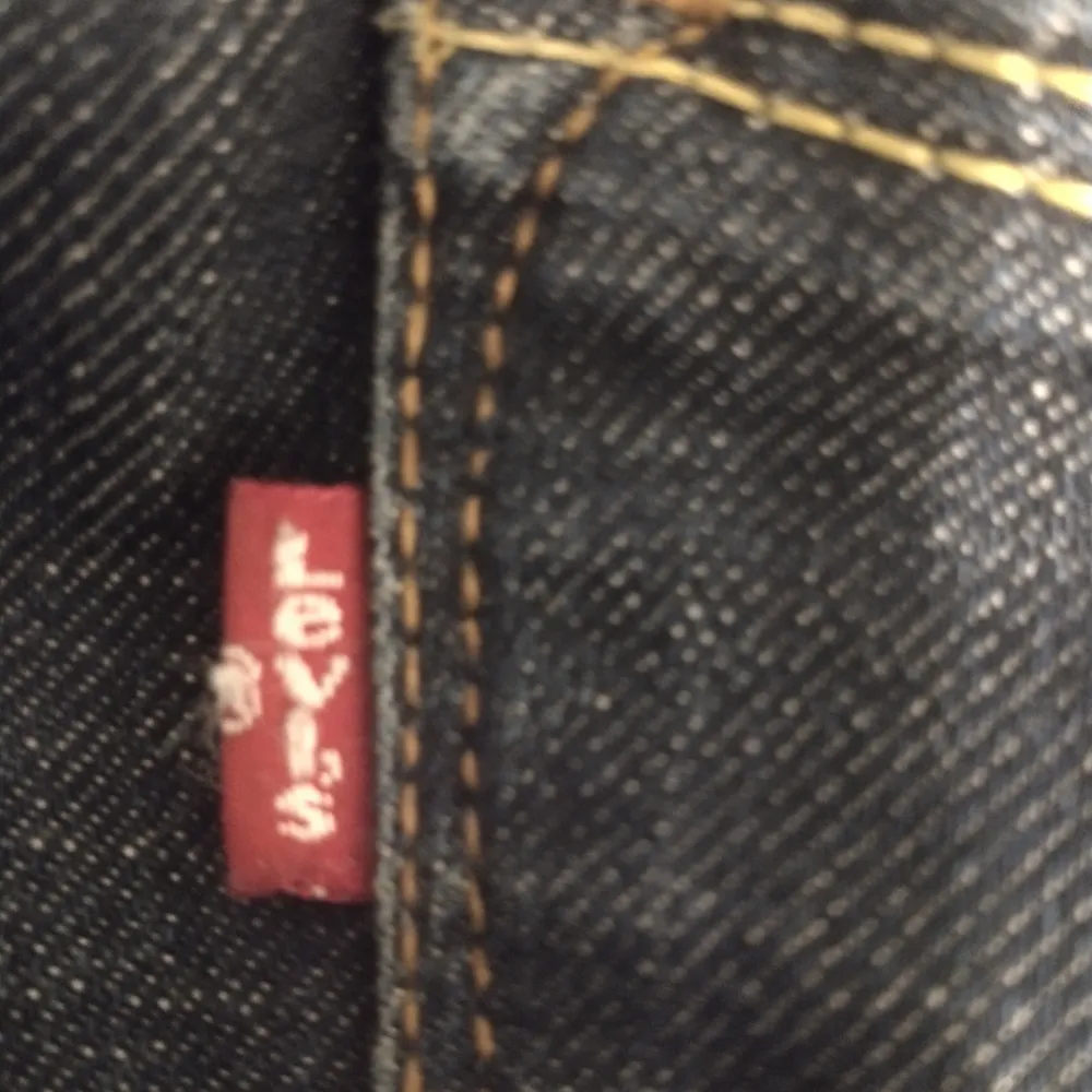 Ett par Low waisted bootcut jeans ifrån Levis storlek 34/36☺️. Jeans & Byxor.