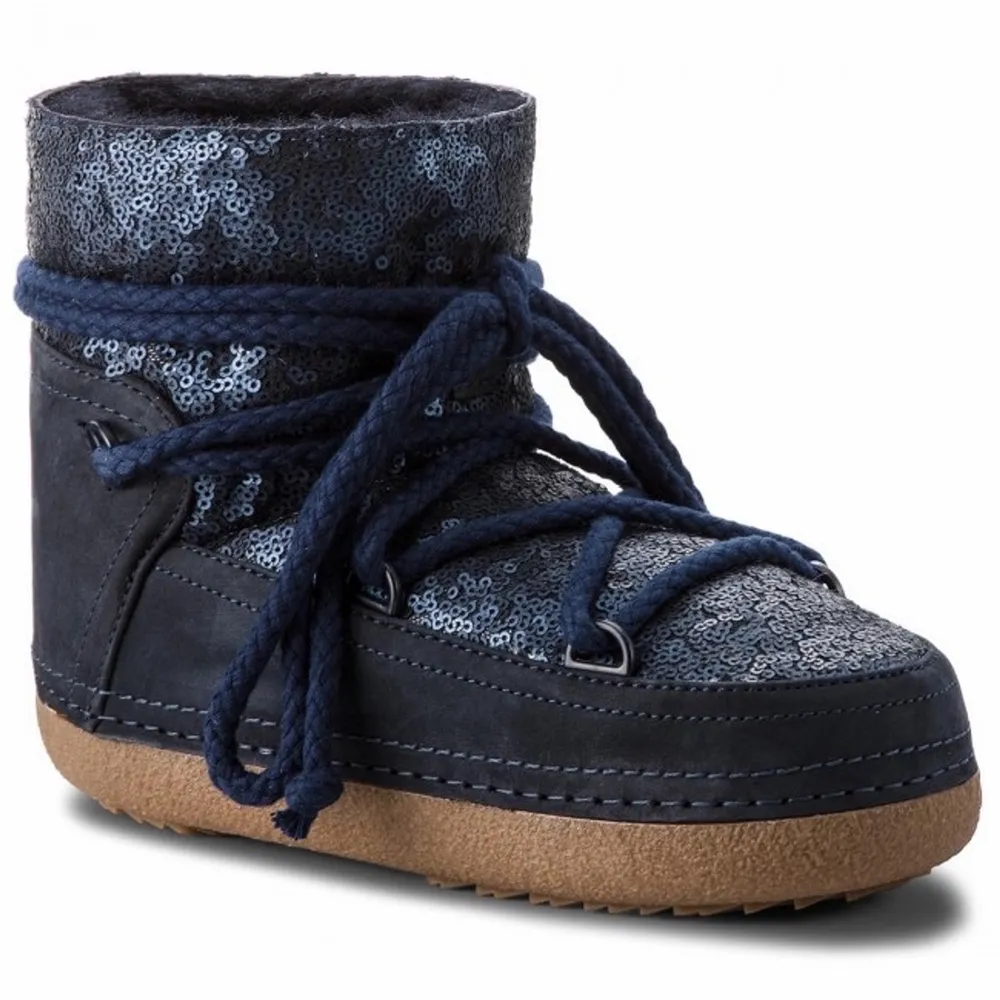 Helt oanvända inuikii skor med lapp och kartong kvar i storlek 38. Nypris 2978 kr . Skor.