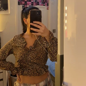 Blus - Blus i storlek S, är inte tajt!