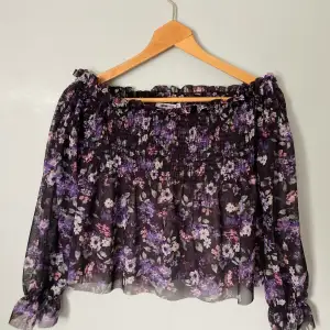 - Off shoulder - Size: XS - Color: black with flowers - Only used once - Recommend to wear with something under, because it’s see through 