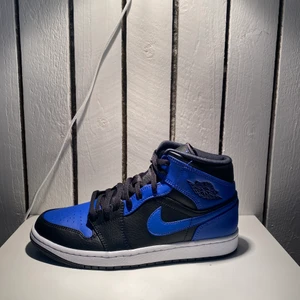 Jordan mid hyper royal! Helt nya! - Storlek : 44, helt nya! Kvitto och box finns! Fraktas på köparens bekostnad
