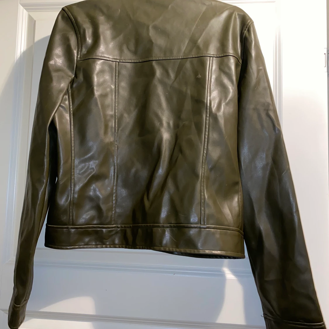 Kort fejkskinn jacka - 90