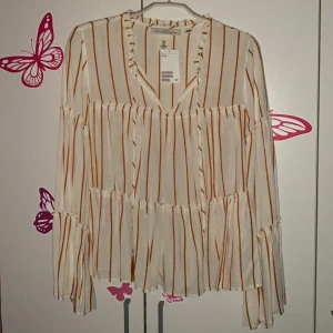 Blus storlek 38 - En ny blus från h&m storlek 38 som är oanvänd 