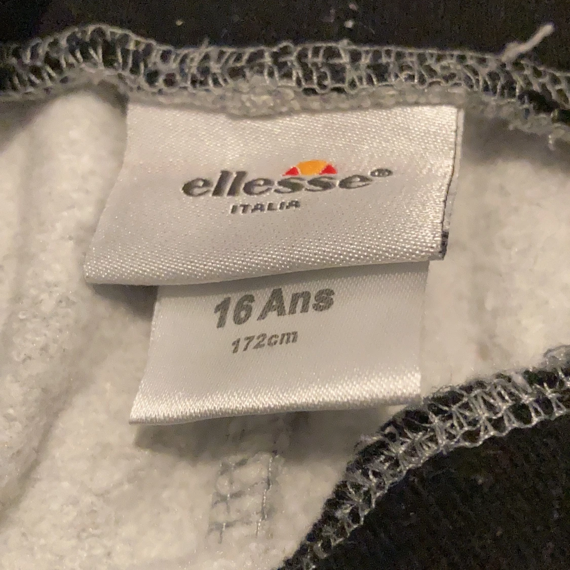 Ellesse gråa mjukbyxor - 91