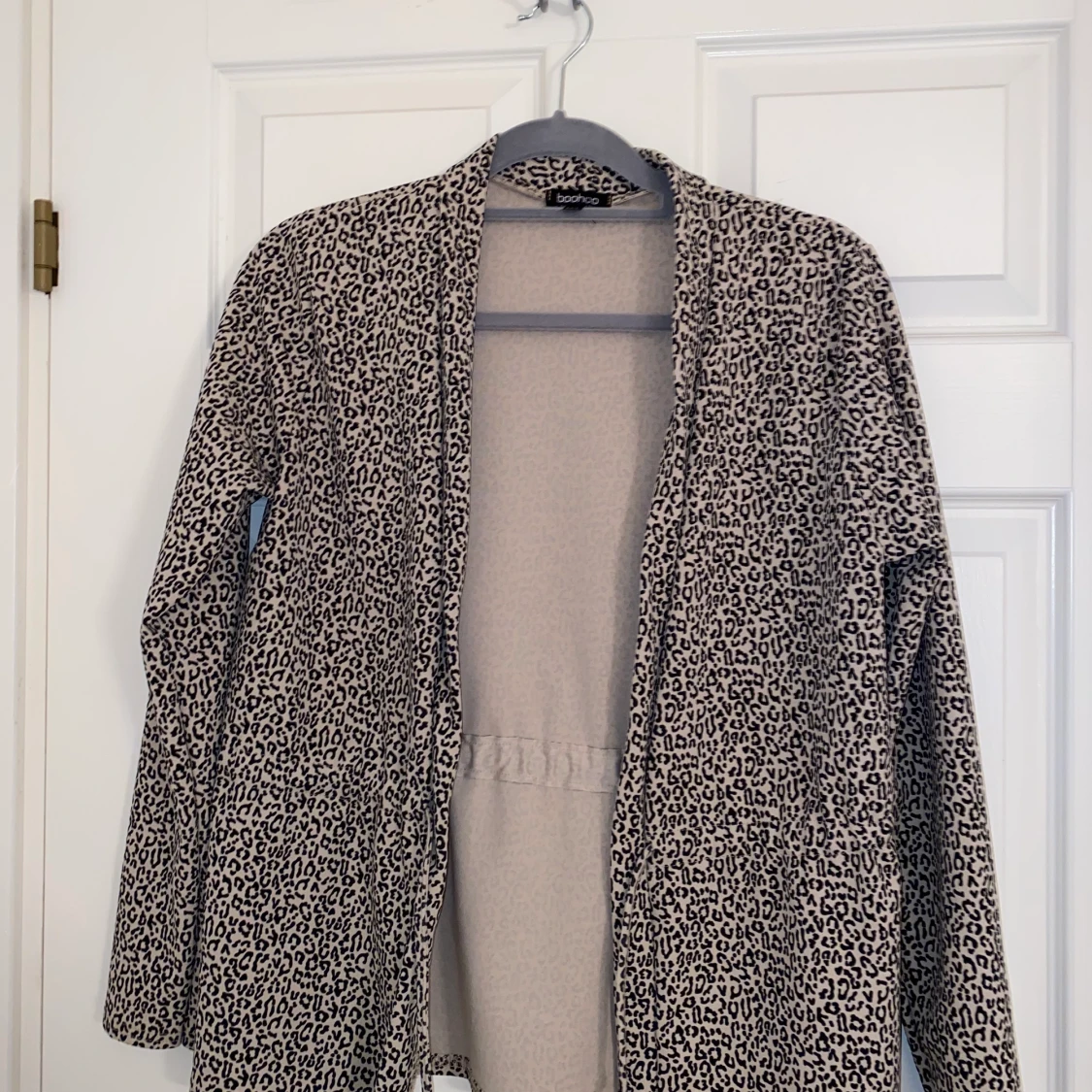 Leopardmönstrad tröja med knytband - 90