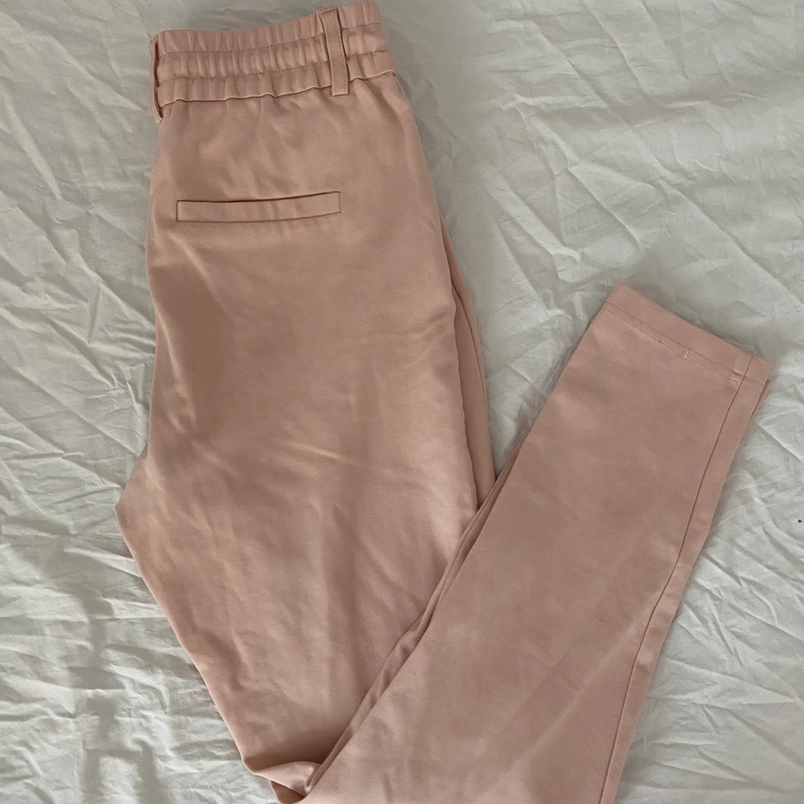Ljusrosa kostymbyxor - 90