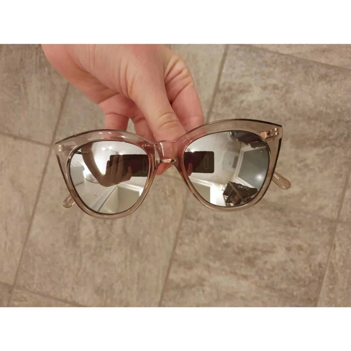 Genomskinliga solglasögon 