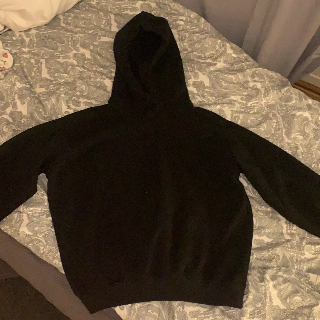 Säljer en simpel svart hoodie