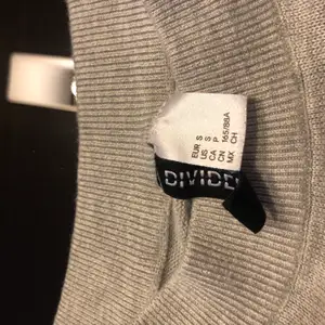 Säljer denna croppade tröjan från h&m. 