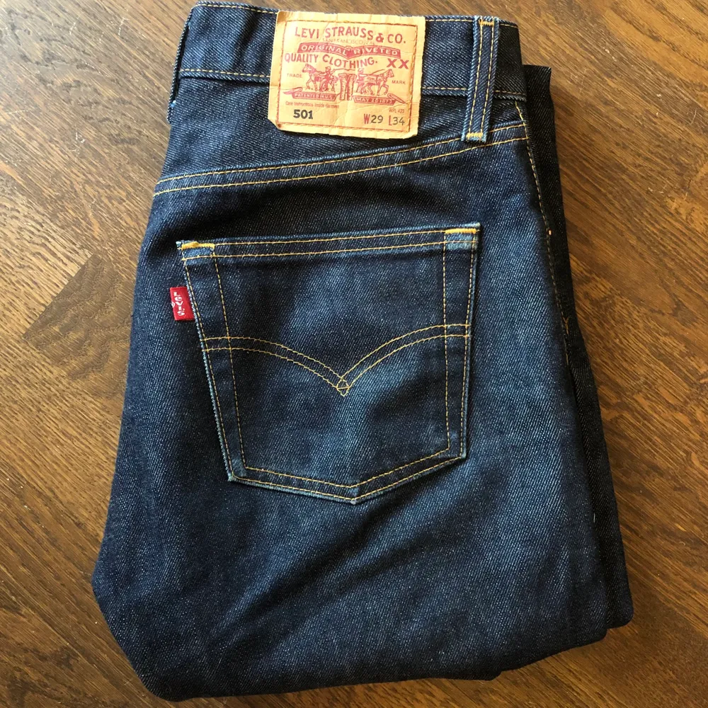 Supersnygga Levis jeans i modell 501. Storlek W29 L34. Jag är 165 som referens:). Jeans & Byxor.