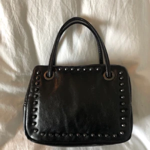 Zara väska - Trendig zara väska, helt oanvänd 💞 om fler är intresserade gäller budgivning🥰