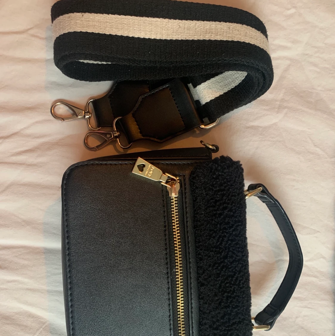 Moschino väska - 90