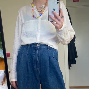 Vit blus - Knappt använd! Frakt tillkommer 💕