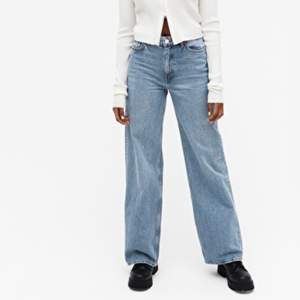 Monki yoko mid jeans, knappt använda, storlek 28