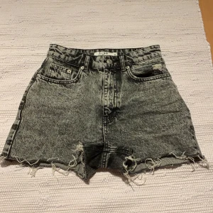 Jeans shorts  - Snygga jeans shorts från nakd i storlek 34